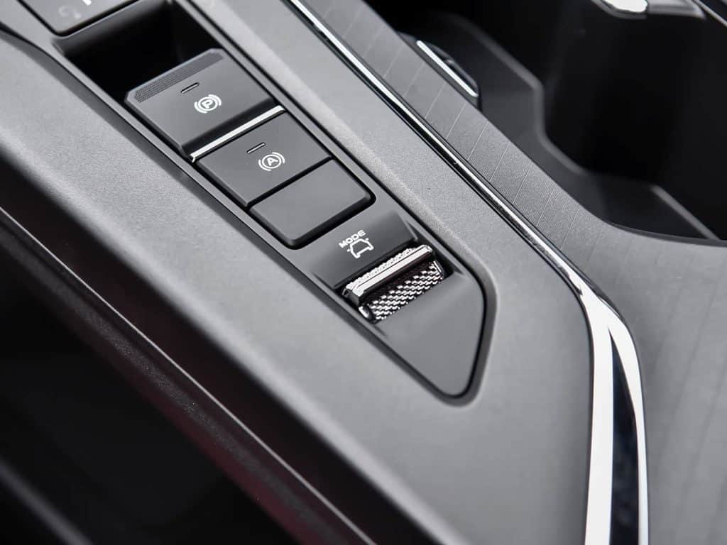 1400x1050_autohomecar__ChxpVmil7LiAAG8qAA_HcPHOhlg325