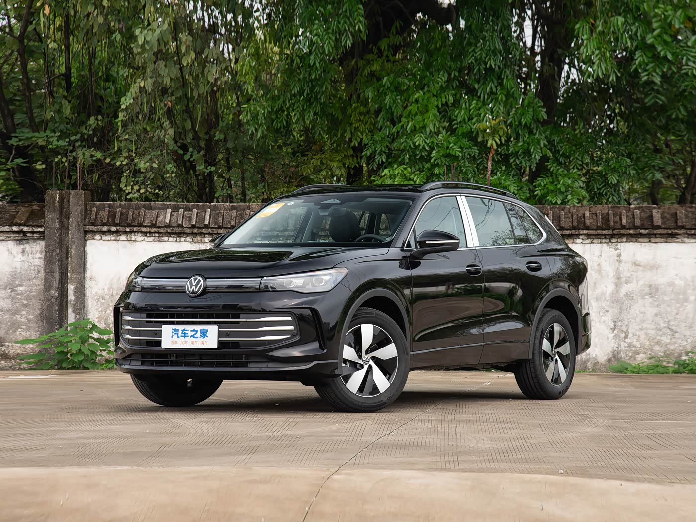 Volkswagen Tiguan L PRO