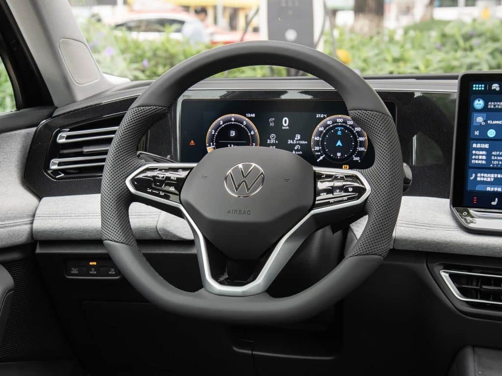 1400x1050_autohomecar__ChxpVmnXsBaAY4RCACPO2BR0fv0507