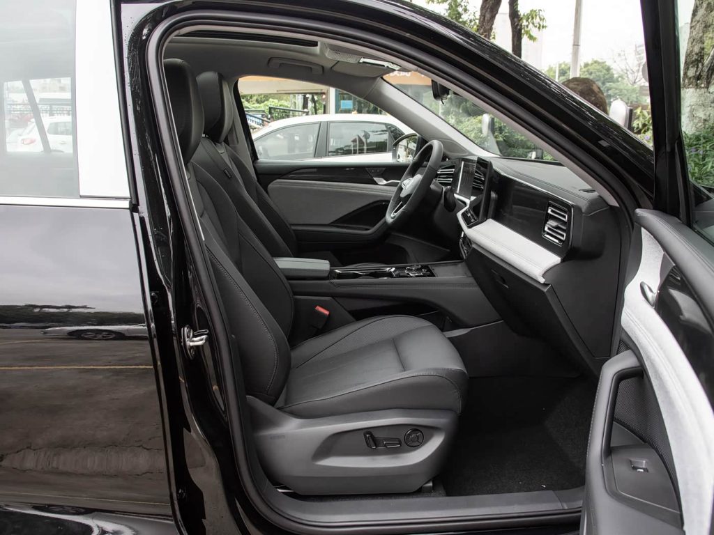 1400x1050_autohomecar__ChxpWGnXsE-ATq_3ACpF-5gM44o597