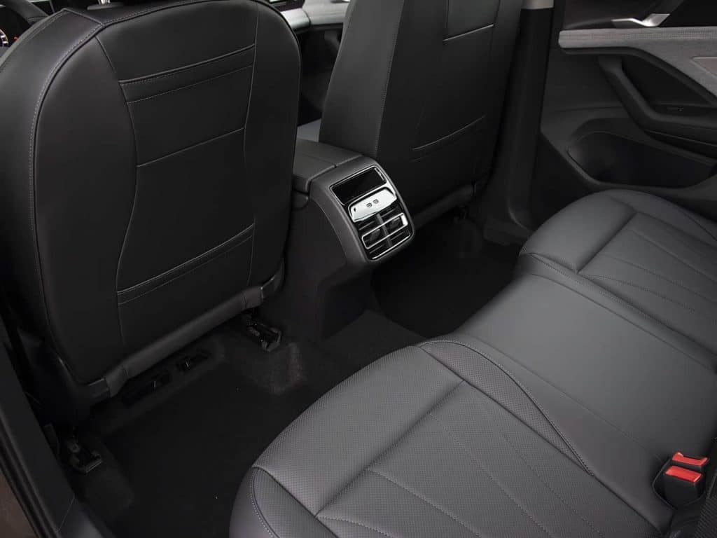 1400x1050_autohomecar__ChxpWGnXsESAPelrACSrspZ5F1M767